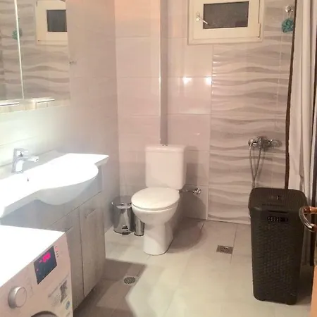 Apartment Sina 16 *